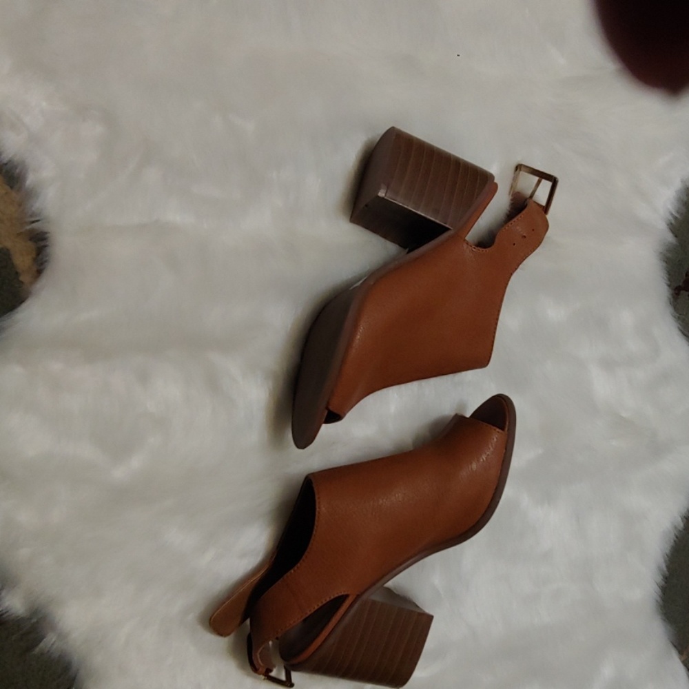Forever 21 Brown leather heel sandal